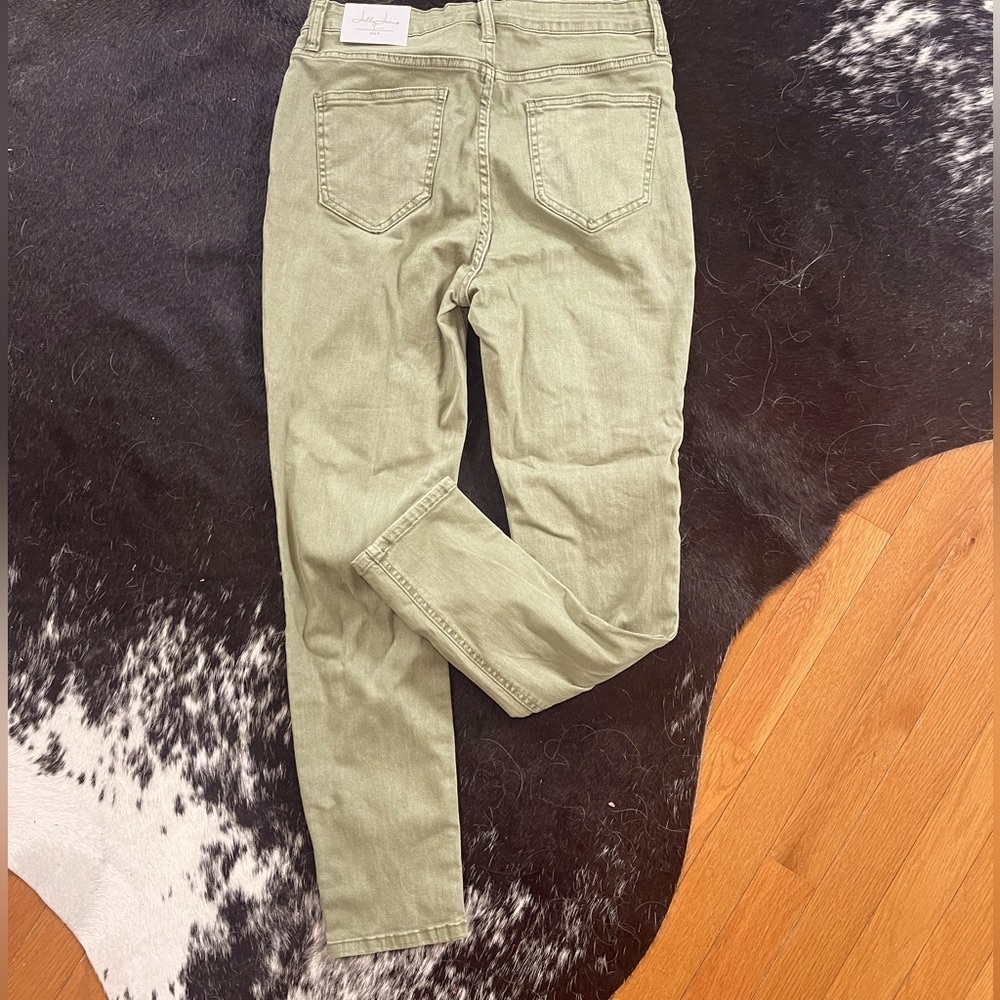 Jeans by Jelly. Size 9 with cuts on knees. NWT - Picture 6 of 6